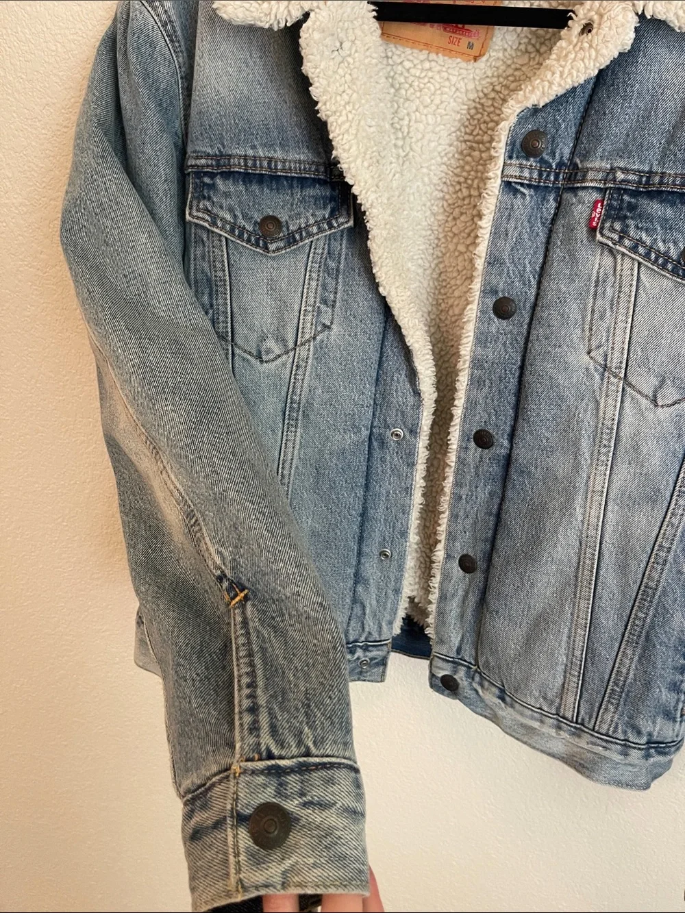 Levi's Light Blue Denim Sherpa Jacket with Cream Lining - Picture 4 of 5